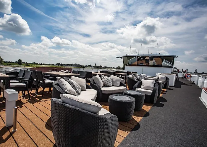 Hotel Viva Riverside Altstadt 4*