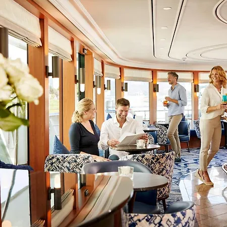 Hotel Viva Riverside Altstadt 4*