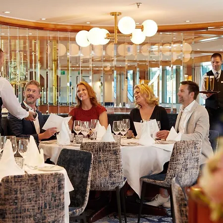 Hotel Viva Riverside Altstadt 4*