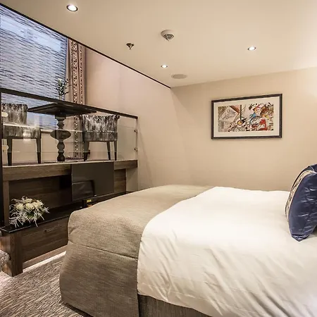 מלון Viva Riverside Altstadt 4*