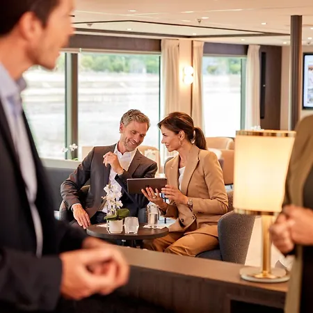 Viva Riverside Altstadt דיסלדורף