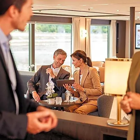 Hotel Viva Riverside Altstadt 4*