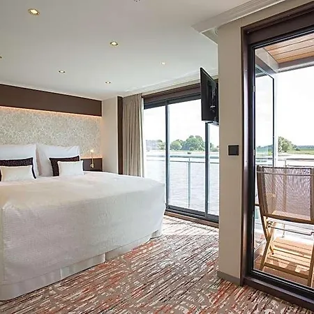 فندق Viva Riverside Altstadt 4*
