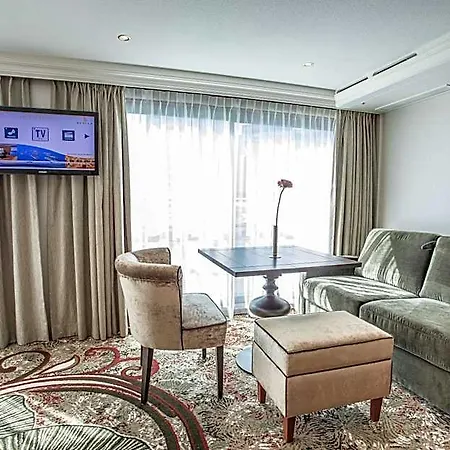 Viva Riverside Altstadt 4*
