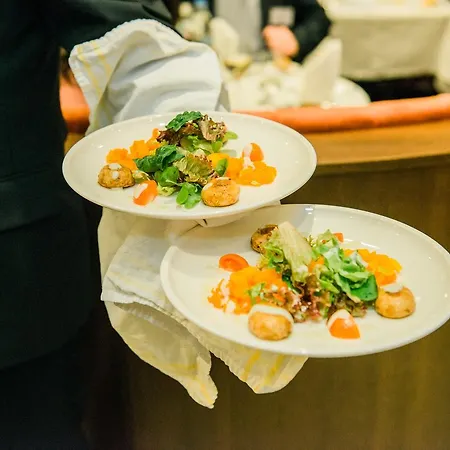 מלון Viva Riverside Altstadt 4*