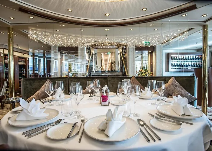 Hotel Viva Riverside Altstadt 4*