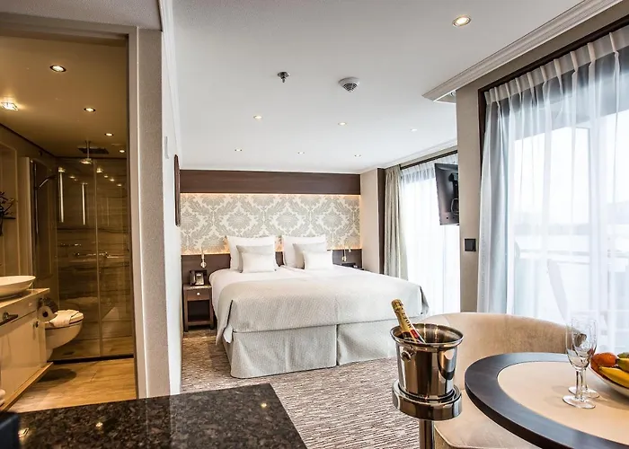 Viva Riverside Altstadt Hotel 4*