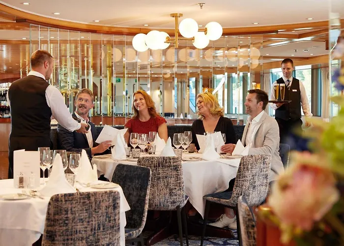 Hotel Viva Riverside Altstadt 4*