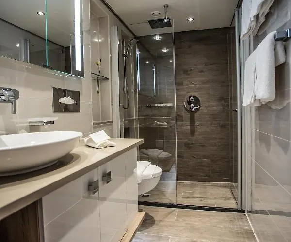 Hotel Viva Riverside Altstadt 4*